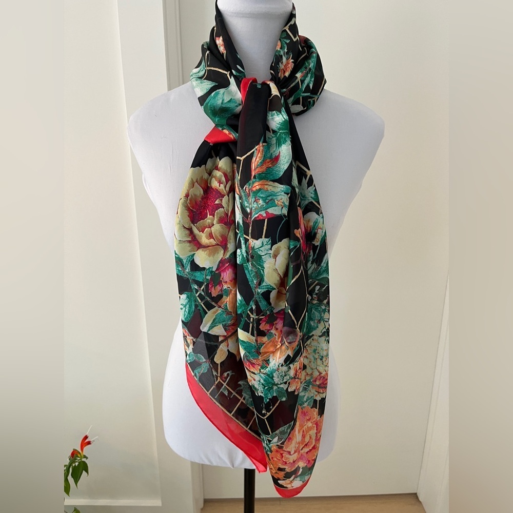 VINCE CAMUTO Oversized Square Scarf Parrots Floral Multi Colour Casual Travel